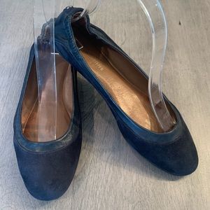 Donald Pliner navy blue leather & suede flats. Sz 7.5M